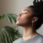 Étirement Cervical : 5 exercices essentiels pour dénouer vos tensions quotidiennes